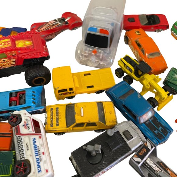 Vintage Hot Wheels Matchbox Die Cast Toy Car 38 Collection Snoopy Figure - Picture 3 of 10